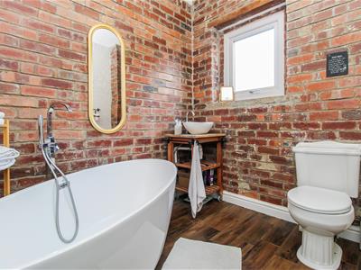BATHROOM/W.C.